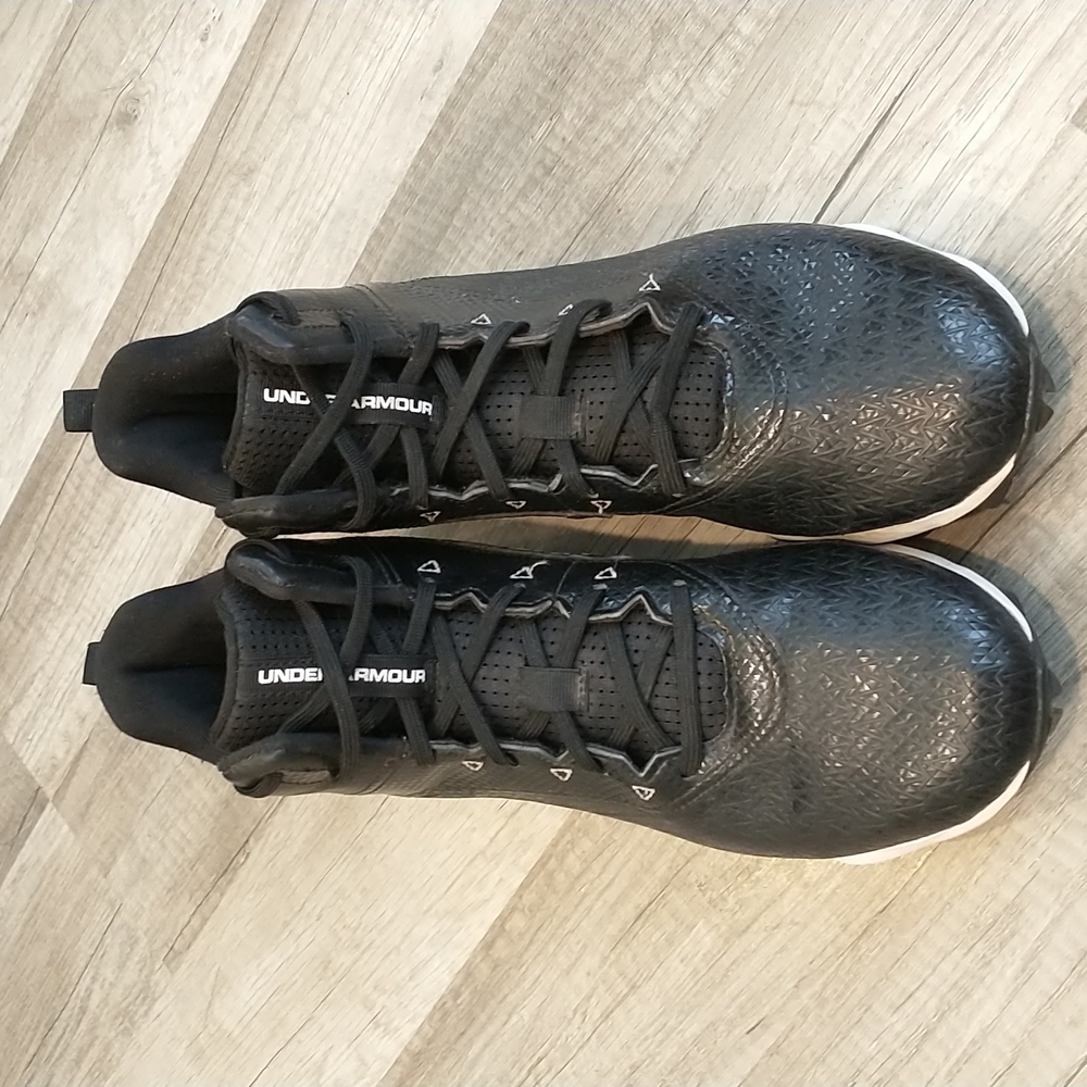 Under Armor high top football cleats black size 7.5